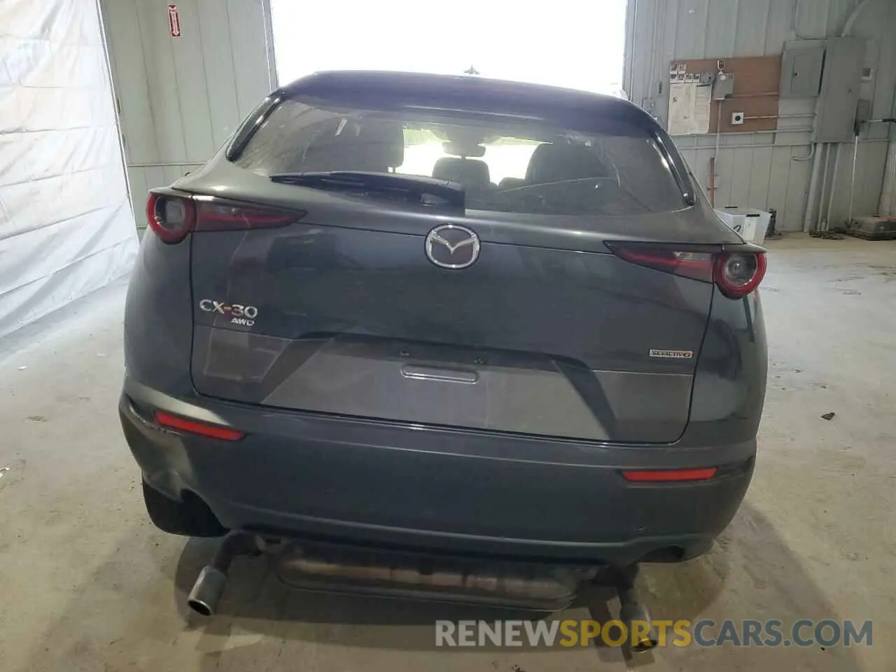 6 Photograph of a damaged car 3MVDMBEM9LM136348 MAZDA CX30 2020