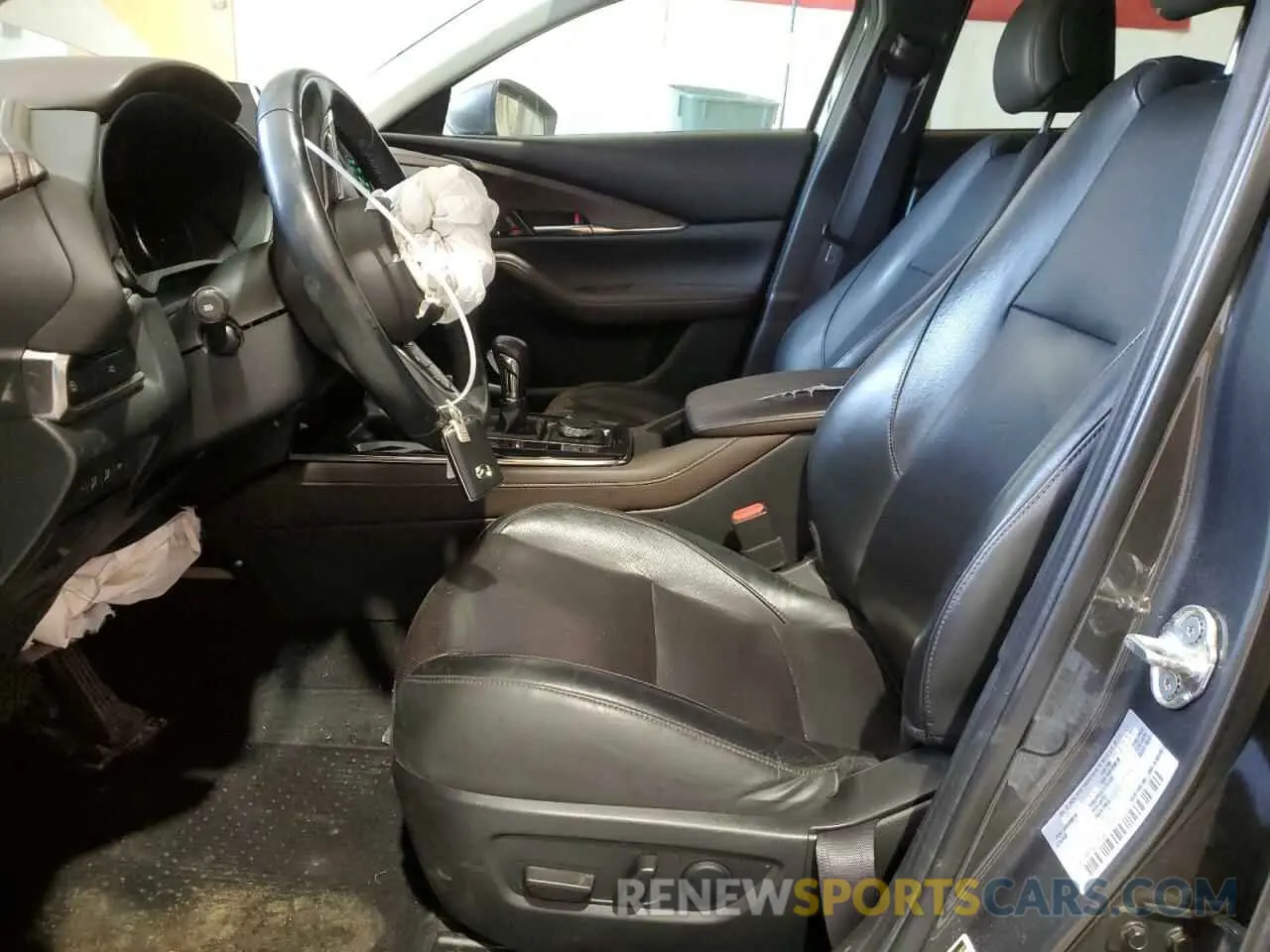 7 Photograph of a damaged car 3MVDMBEM9LM136348 MAZDA CX30 2020
