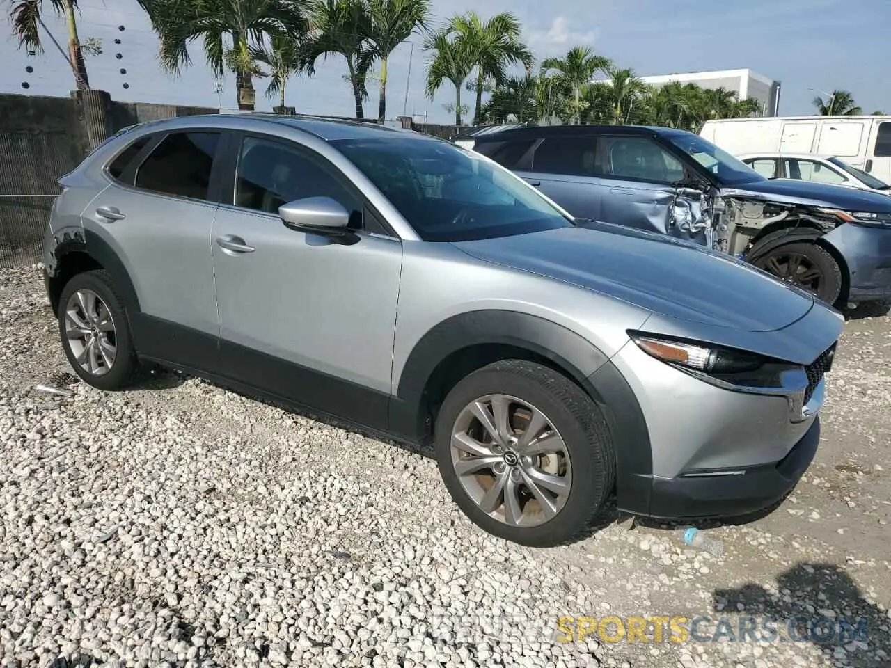 4 Photograph of a damaged car 3MVDMABL3MM272076 MAZDA CX30 2021