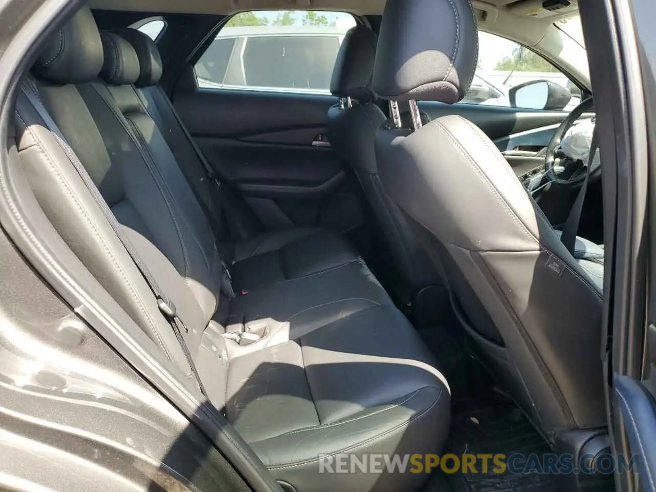 10 Photograph of a damaged car 3MVDMABL6MM202619 MAZDA CX30 2021