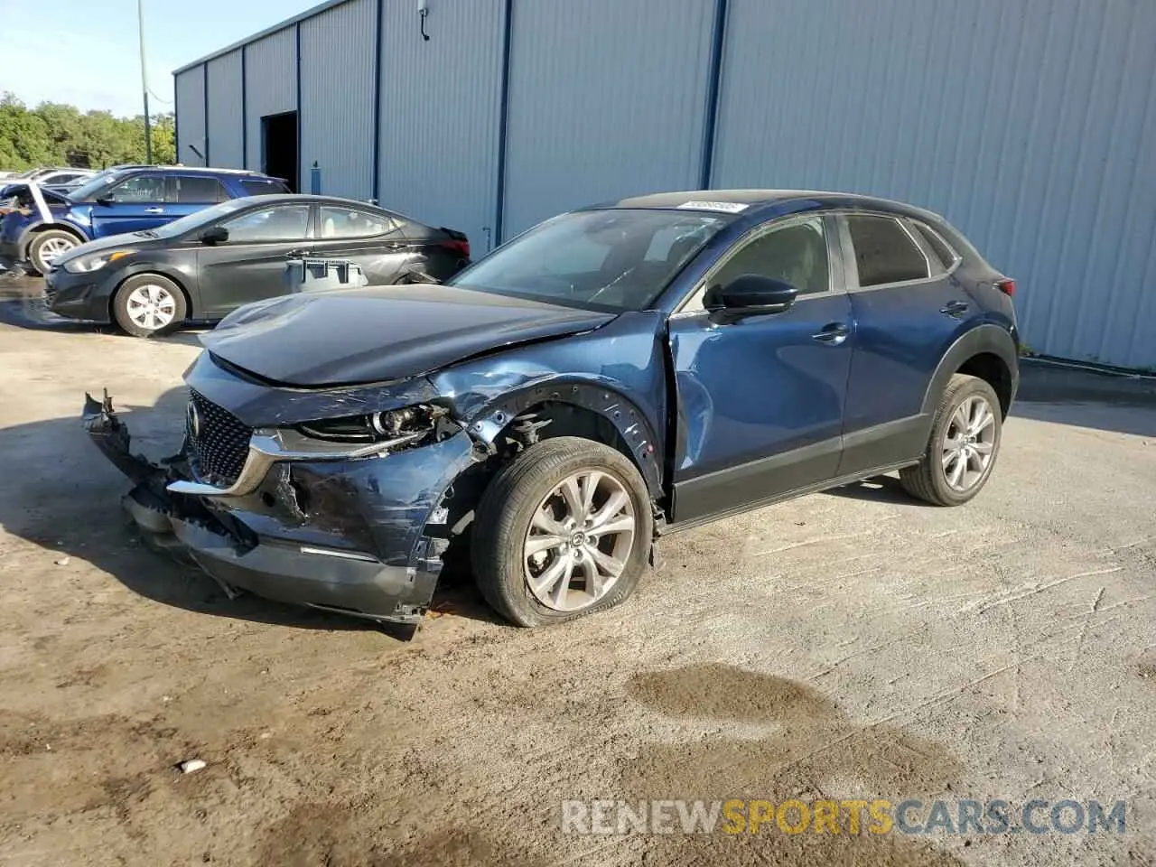 1 Photograph of a damaged car 3MVDMABL9MM318560 MAZDA CX30 2021
