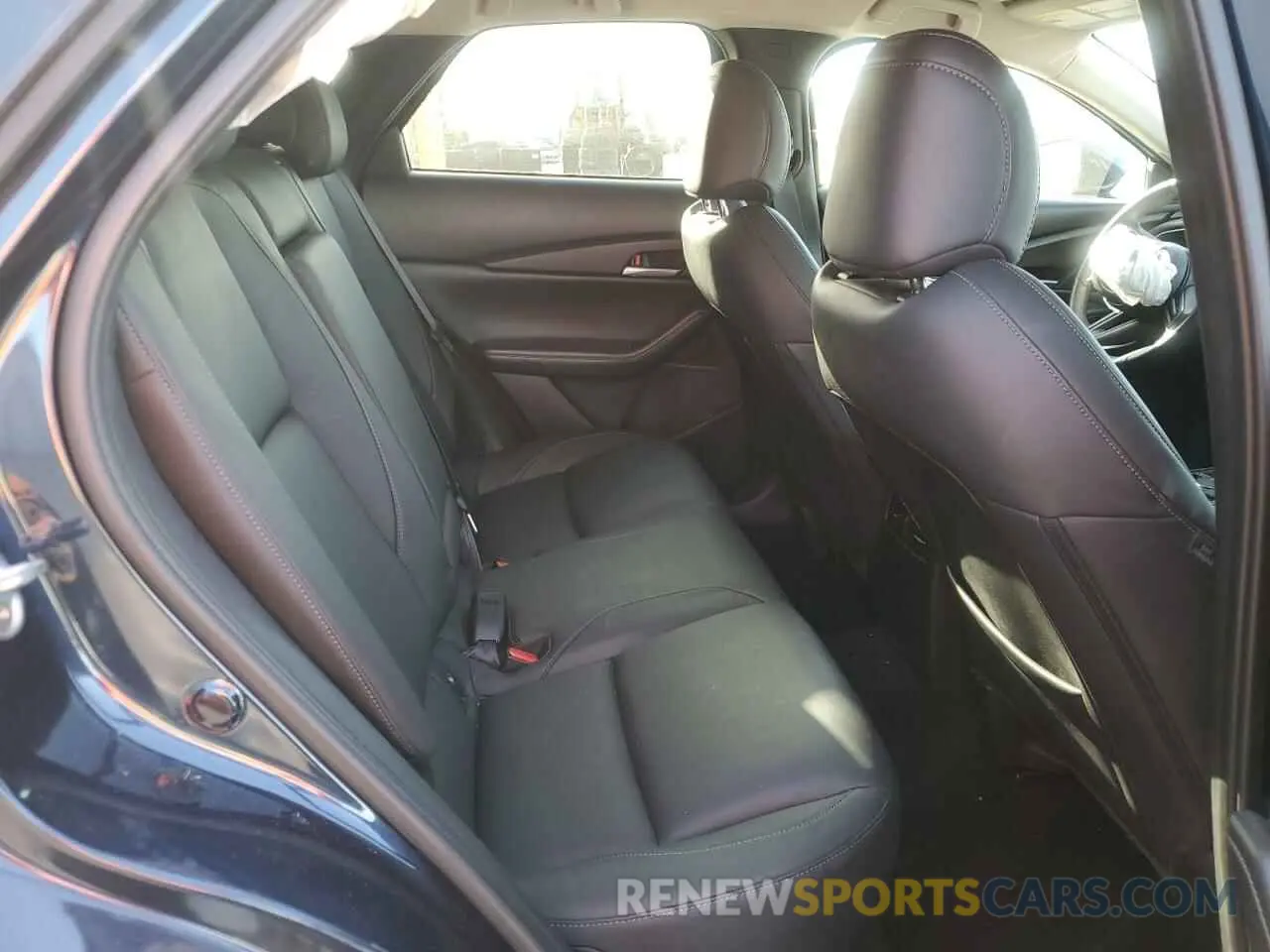 10 Photograph of a damaged car 3MVDMABL9MM318560 MAZDA CX30 2021