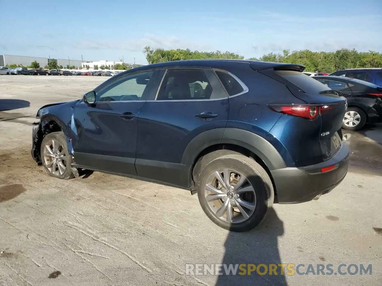 2 Photograph of a damaged car 3MVDMABL9MM318560 MAZDA CX30 2021