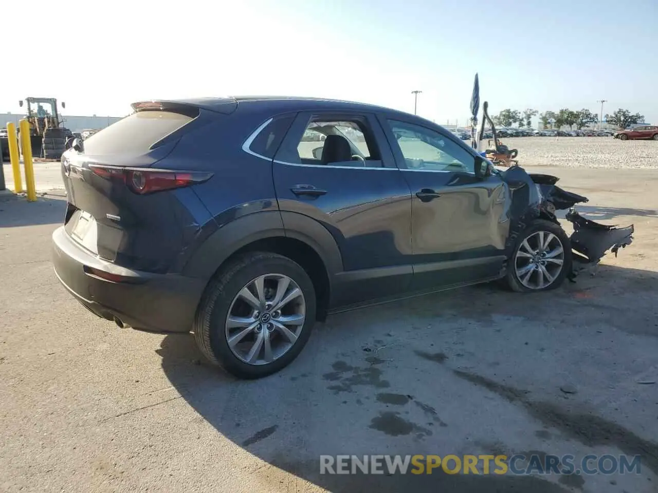 3 Photograph of a damaged car 3MVDMABL9MM318560 MAZDA CX30 2021