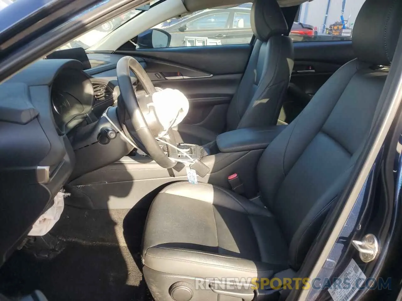 7 Photograph of a damaged car 3MVDMABL9MM318560 MAZDA CX30 2021