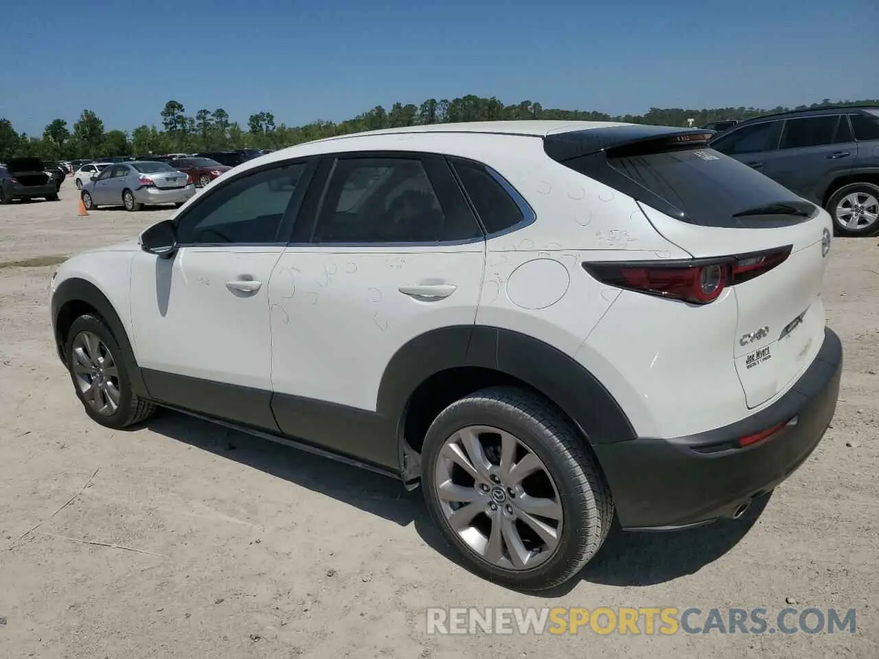 2 Photograph of a damaged car 3MVDMACL4MM208868 MAZDA CX30 2021