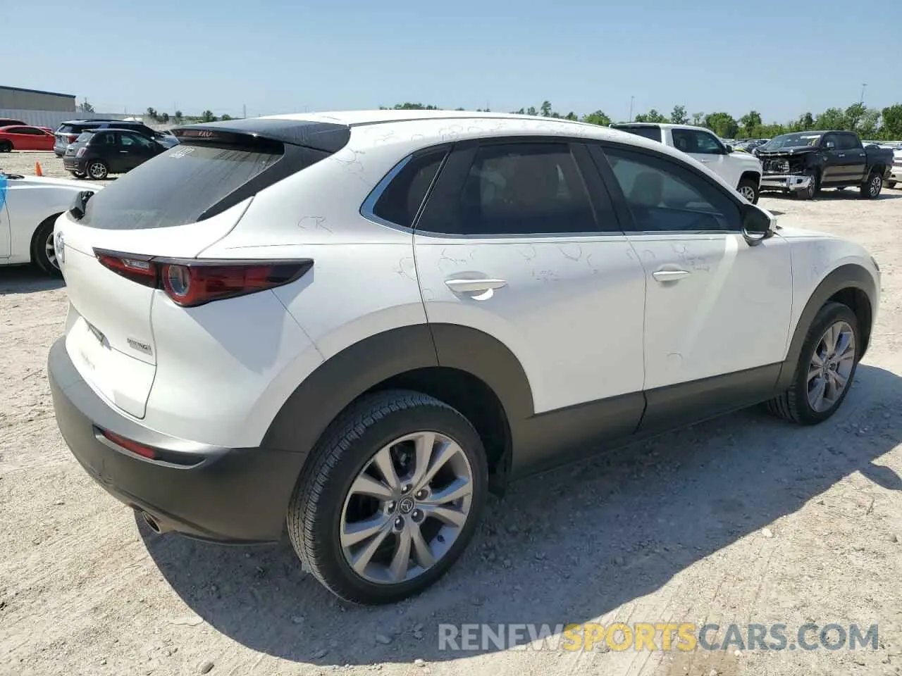 3 Photograph of a damaged car 3MVDMACL4MM208868 MAZDA CX30 2021