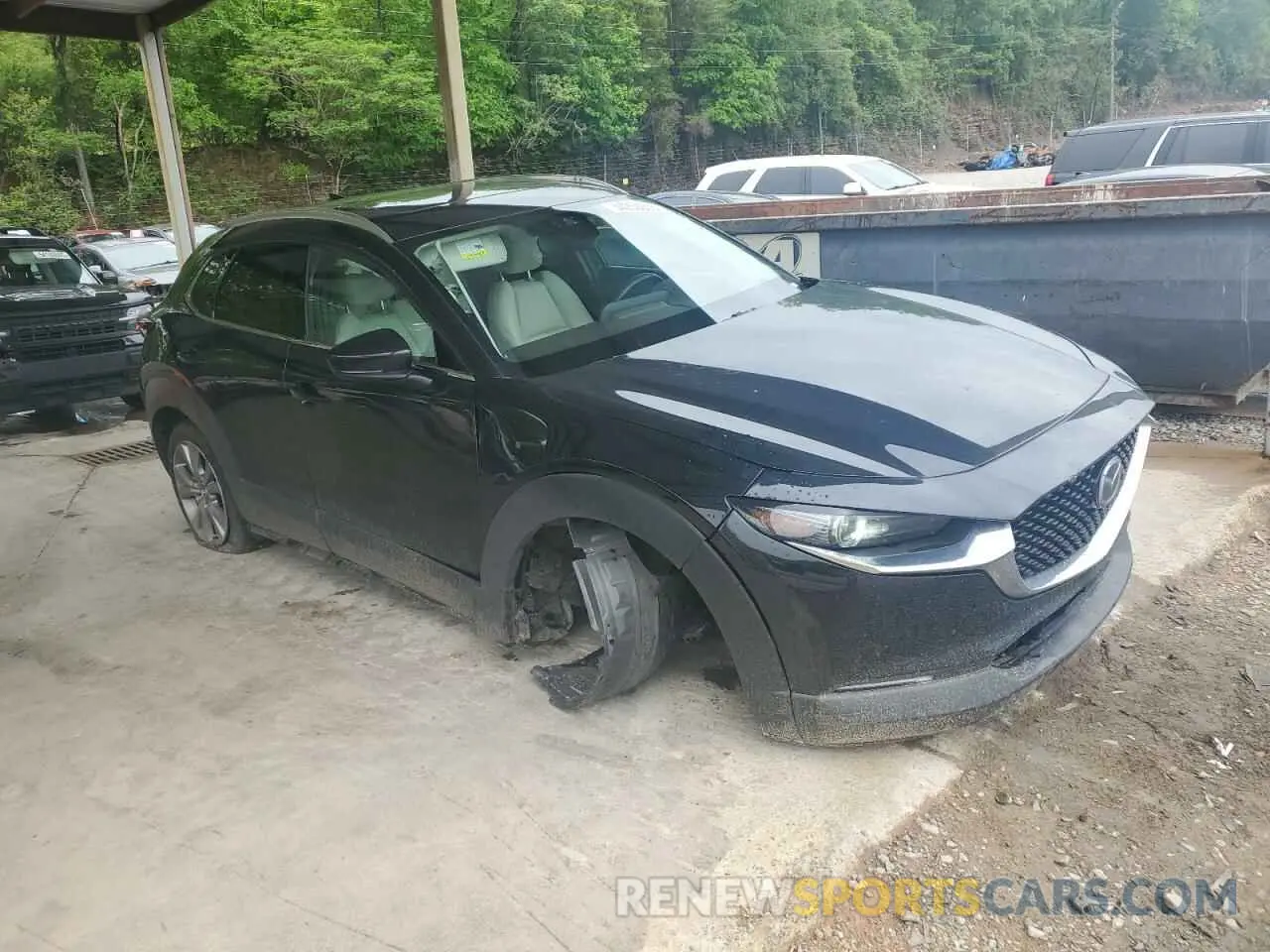4 Photograph of a damaged car 3MVDMADL1MM319019 MAZDA CX30 2021