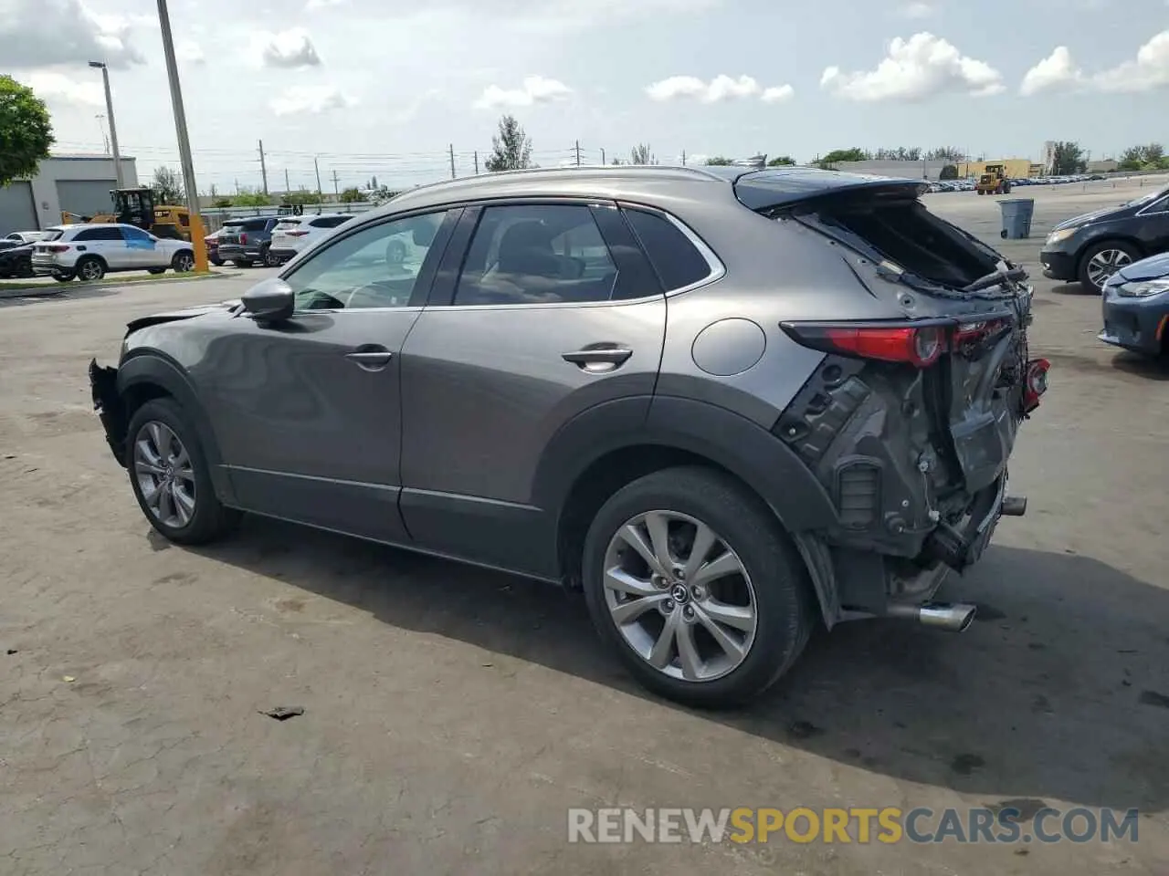 2 Photograph of a damaged car 3MVDMADM5MM228960 MAZDA CX30 2021
