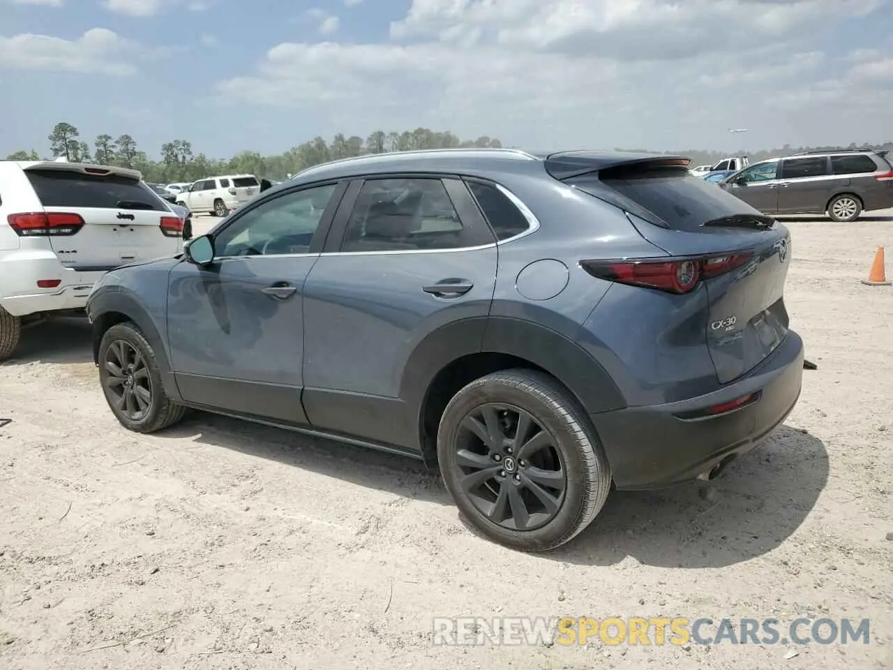 2 Photograph of a damaged car 3MVDMBAY8MM310548 MAZDA CX30 2021