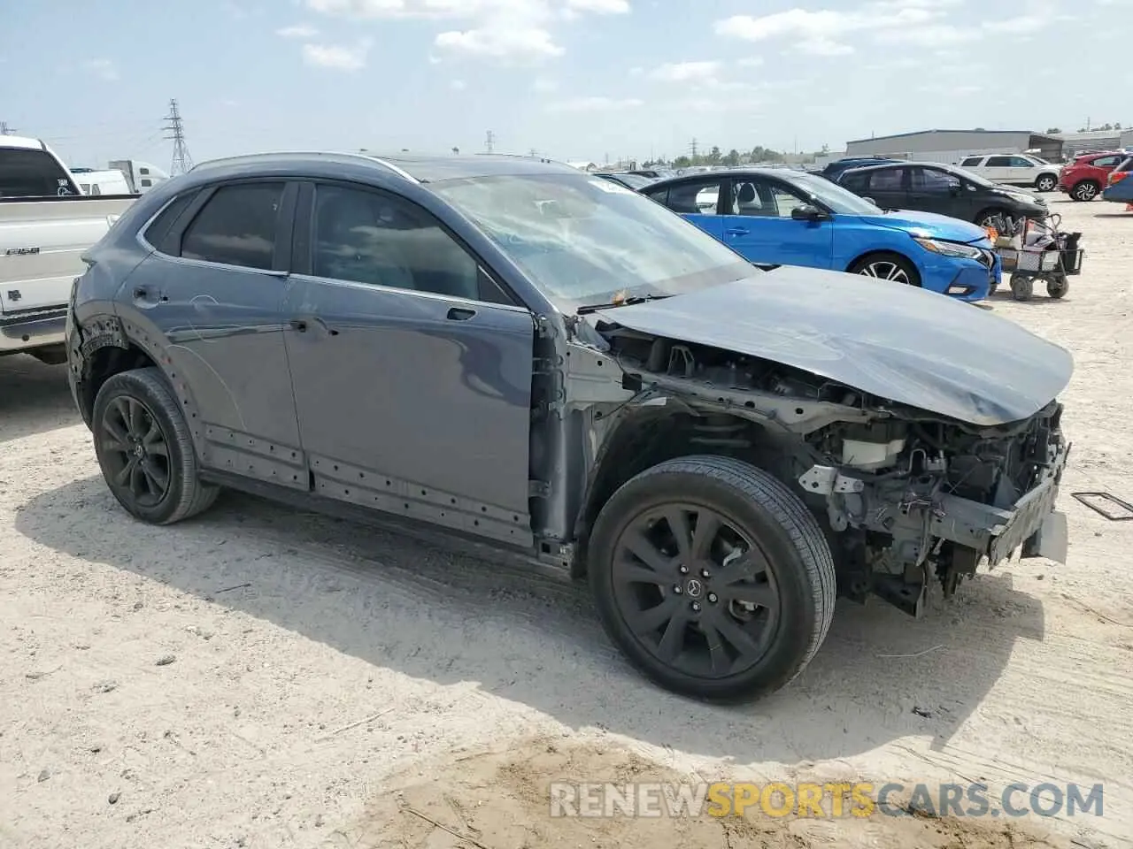 4 Photograph of a damaged car 3MVDMBAY8MM310548 MAZDA CX30 2021