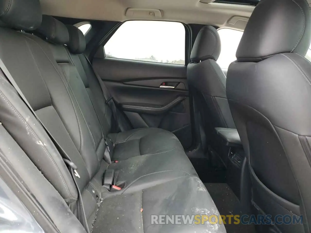 11 Photograph of a damaged car 3MVDMBAYXMM314228 MAZDA CX30 2021