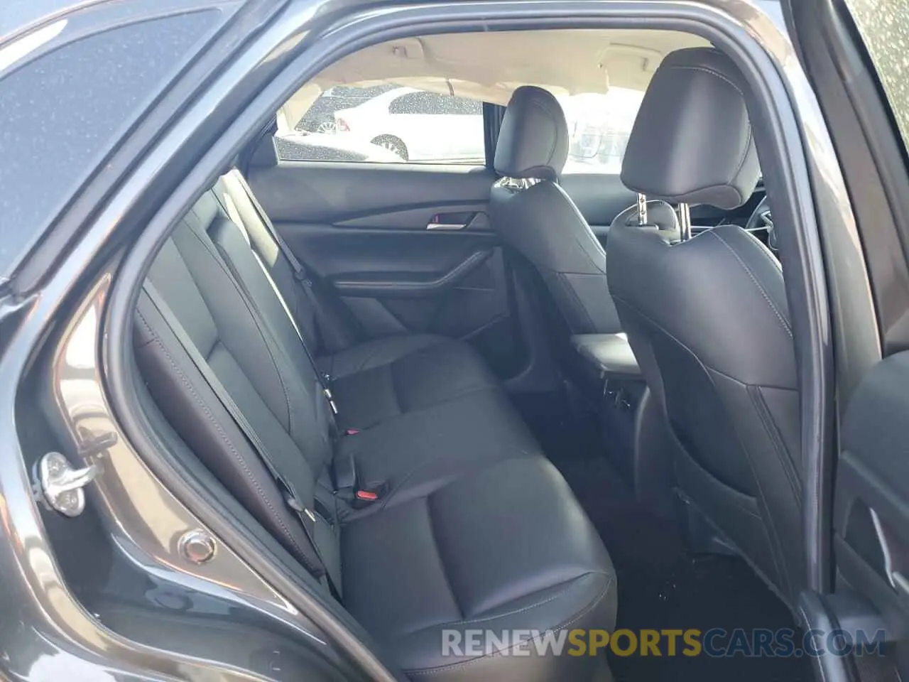 11 Photograph of a damaged car 3MVDMBBL1MM313391 MAZDA CX30 2021