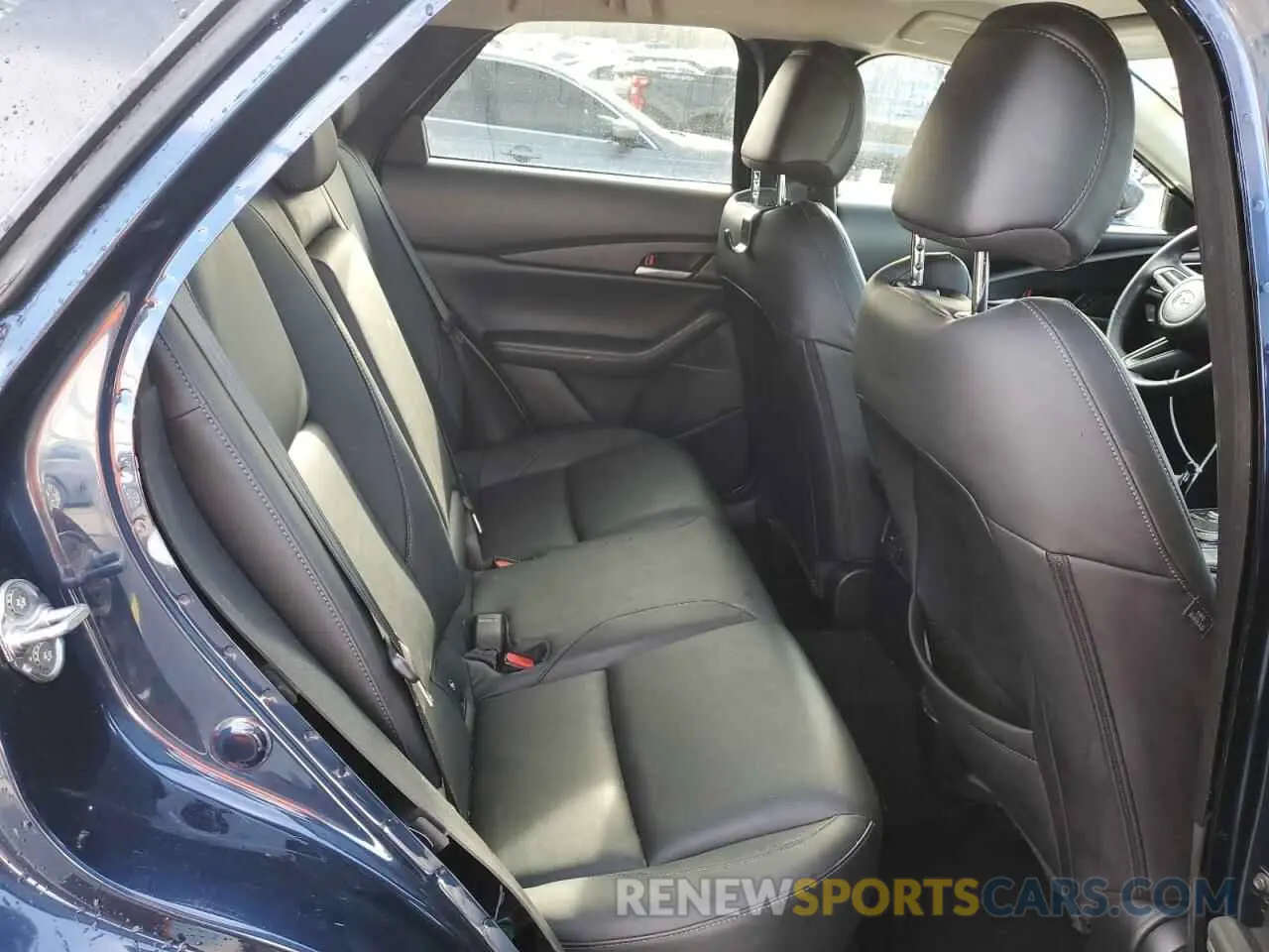11 Photograph of a damaged car 3MVDMBBL1MM318977 MAZDA CX30 2021