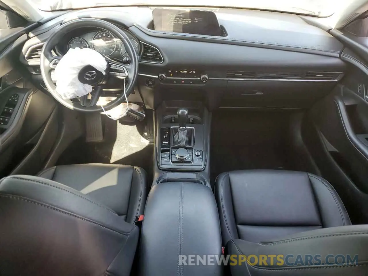 8 Photograph of a damaged car 3MVDMBBL2MM316798 MAZDA CX30 2021