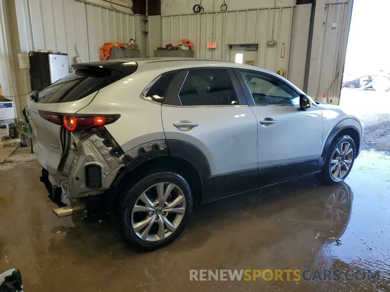 3 Photograph of a damaged car 3MVDMBBL3MM240556 MAZDA CX30 2021