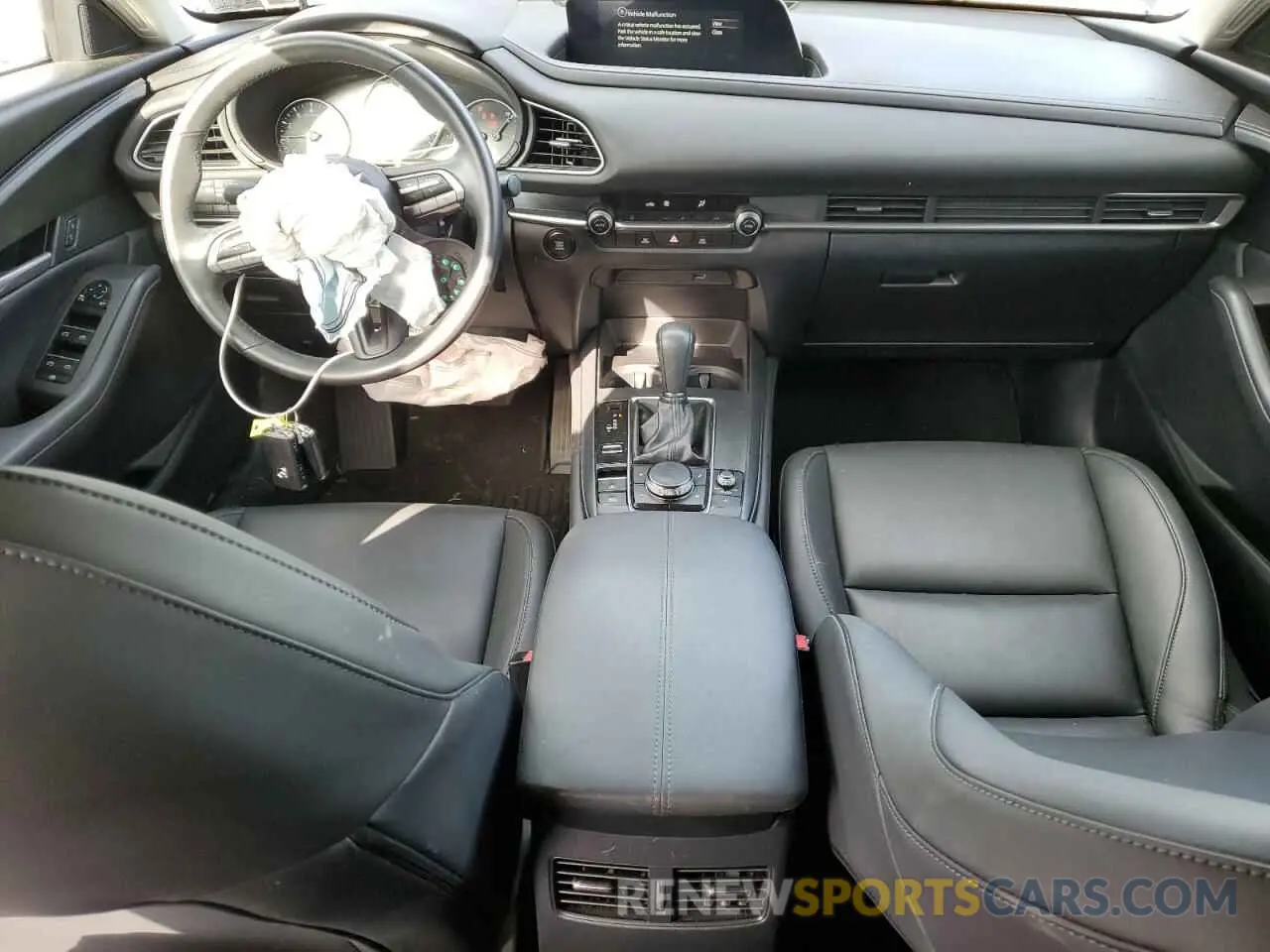 8 Photograph of a damaged car 3MVDMBBL3MM246938 MAZDA CX30 2021