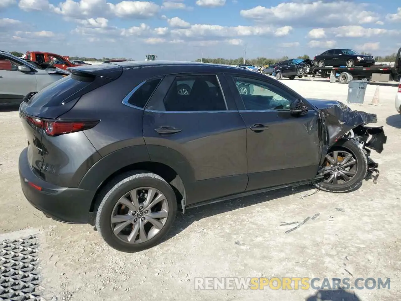 3 Photograph of a damaged car 3MVDMBBL4MM305687 MAZDA CX30 2021