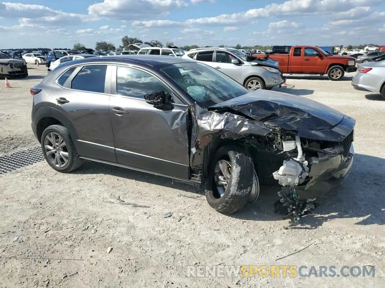 4 Photograph of a damaged car 3MVDMBBL4MM305687 MAZDA CX30 2021