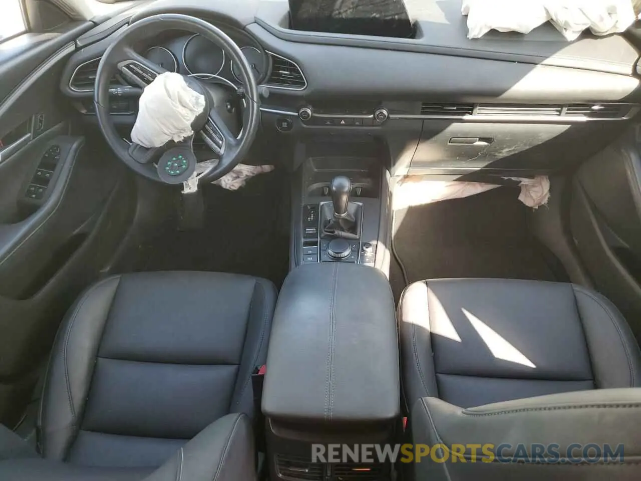 8 Photograph of a damaged car 3MVDMBBL4MM305687 MAZDA CX30 2021