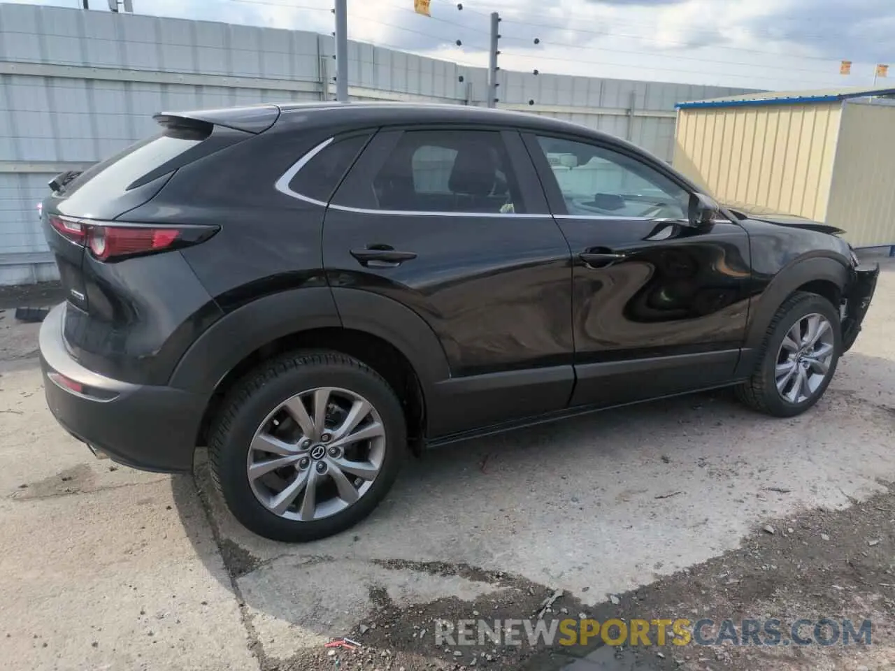 3 Photograph of a damaged car 3MVDMBBL4MM317712 MAZDA CX30 2021