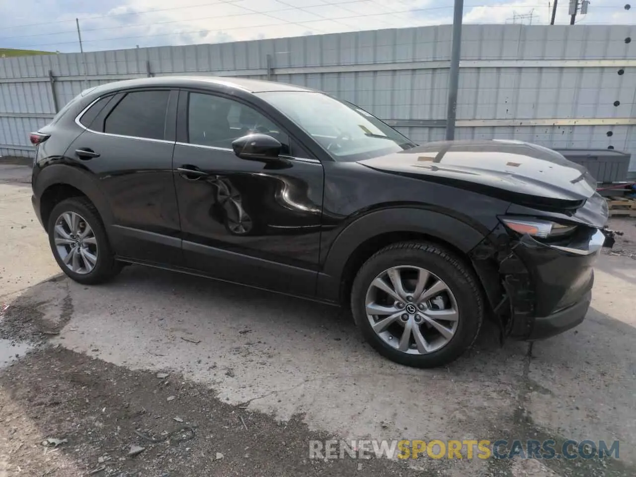 4 Photograph of a damaged car 3MVDMBBL4MM317712 MAZDA CX30 2021