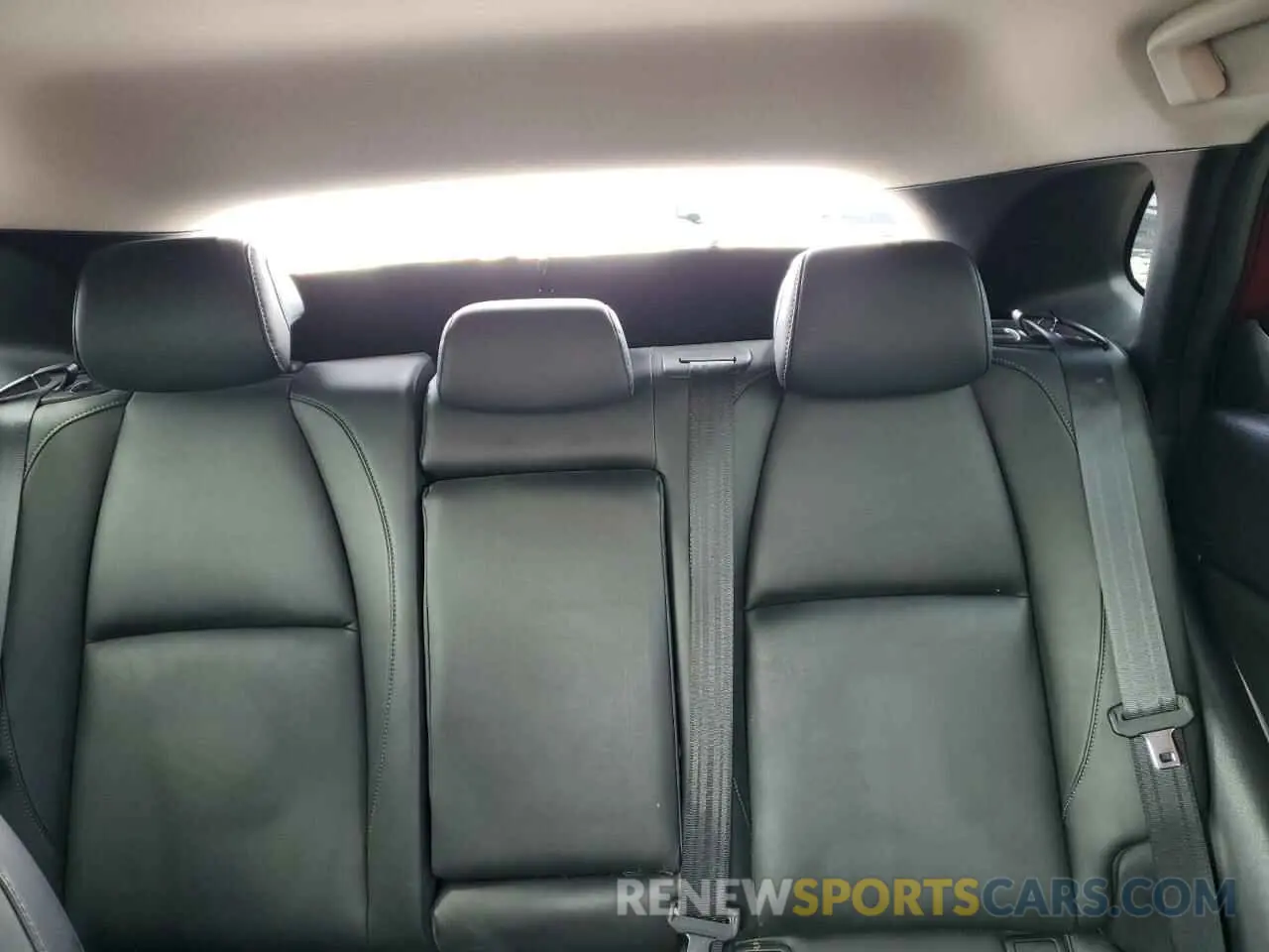 10 Photograph of a damaged car 3MVDMBBL9MM318502 MAZDA CX30 2021