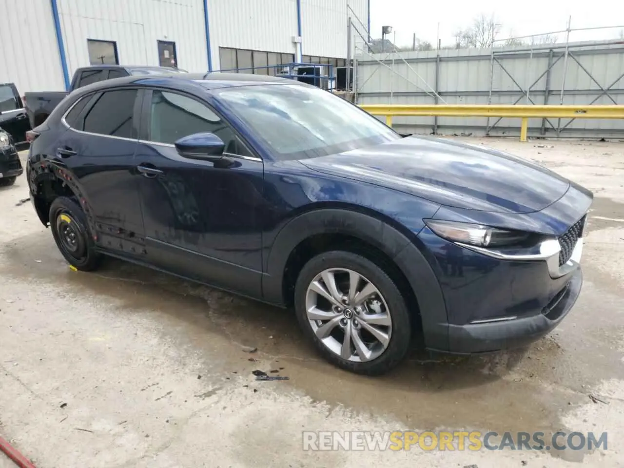 4 Photograph of a damaged car 3MVDMBBLXMM219719 MAZDA CX30 2021