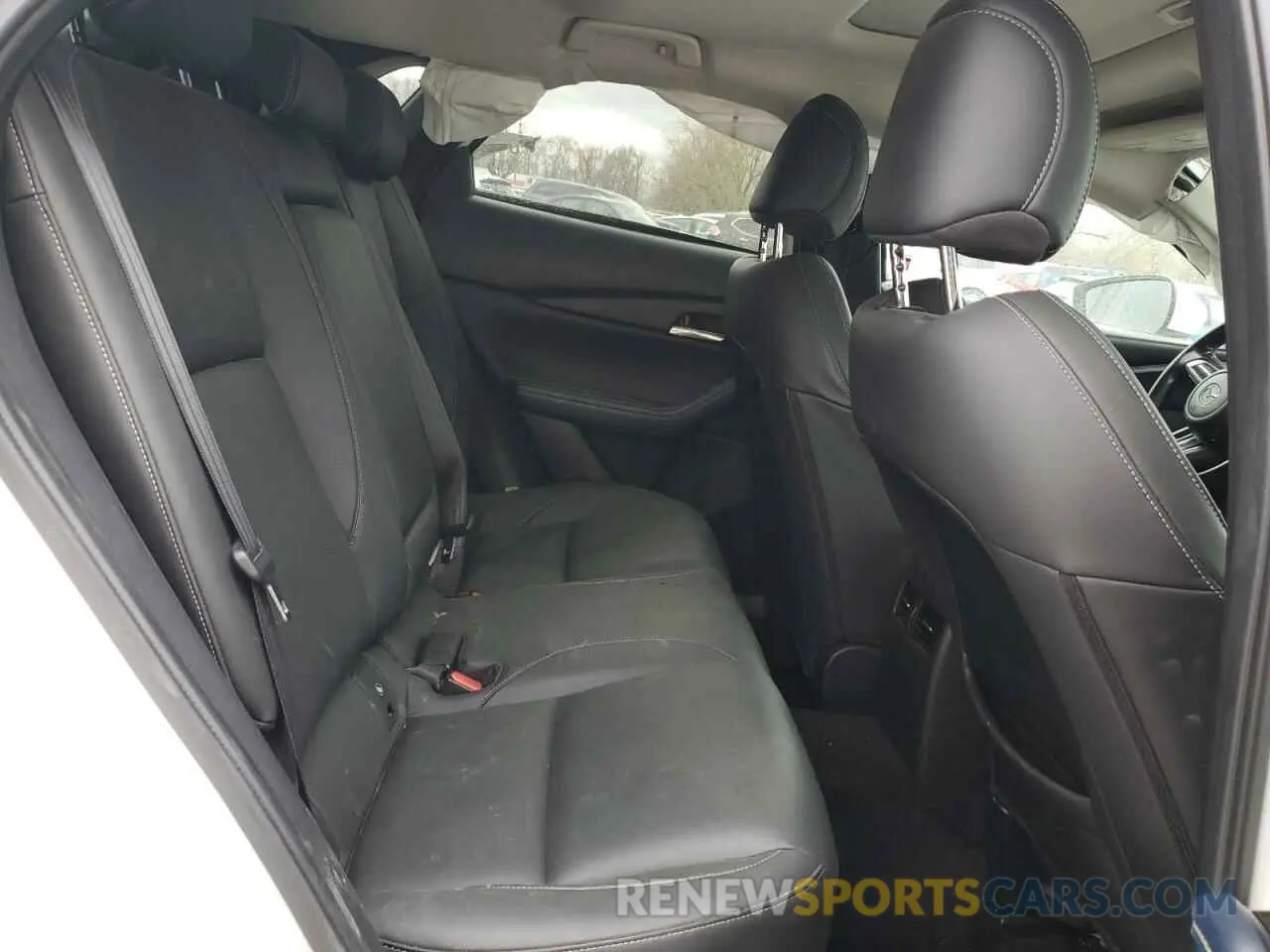 11 Photograph of a damaged car 3MVDMBCL0MM205746 MAZDA CX30 2021