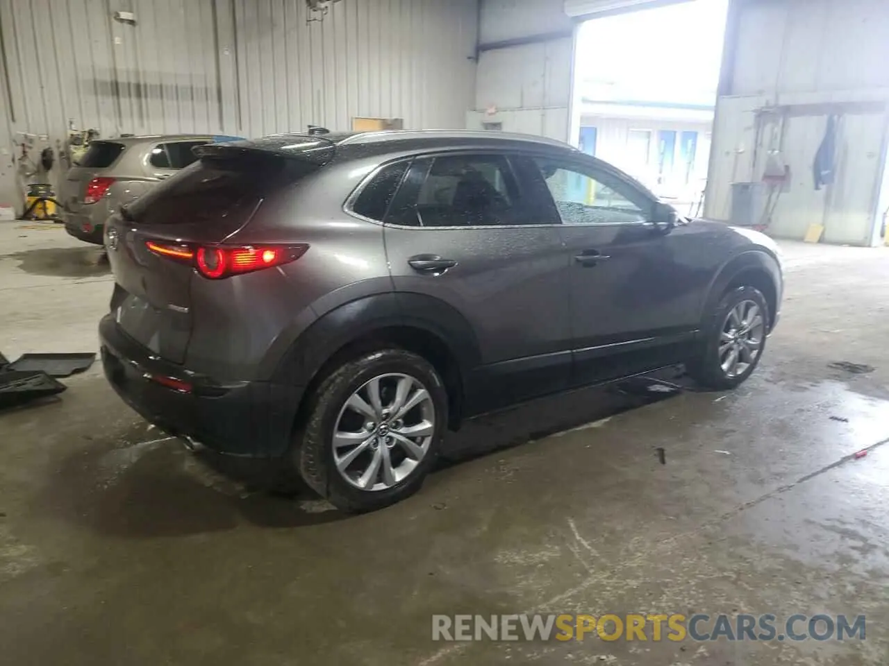 3 Photograph of a damaged car 3MVDMBDL8MM261593 MAZDA CX30 2021