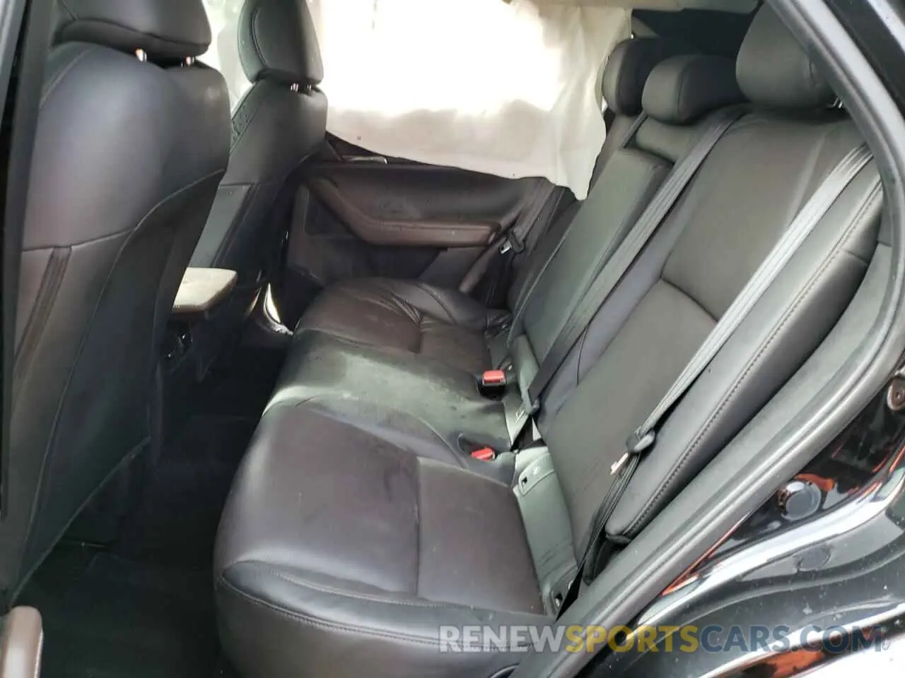 11 Photograph of a damaged car 3MVDMBDLXMM305142 MAZDA CX30 2021