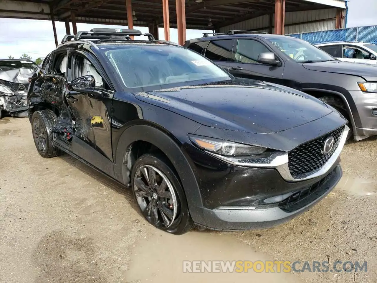 4 Photograph of a damaged car 3MVDMBDLXMM305142 MAZDA CX30 2021