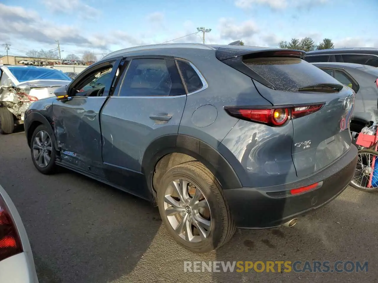 2 Photograph of a damaged car 3MVDMBDM2MM220739 MAZDA CX30 2021