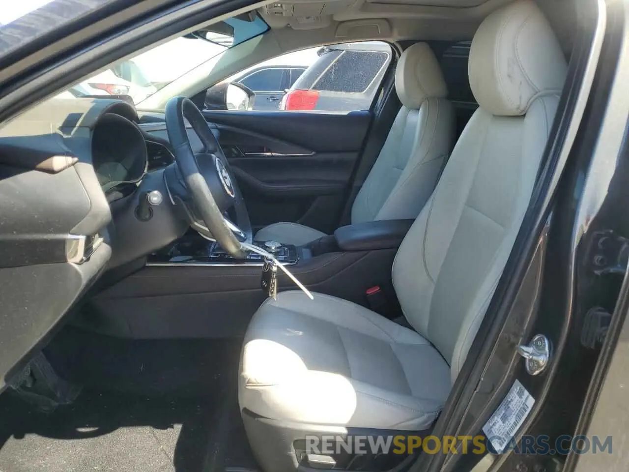 7 Photograph of a damaged car 3MVDMBDY0MM254973 MAZDA CX30 2021