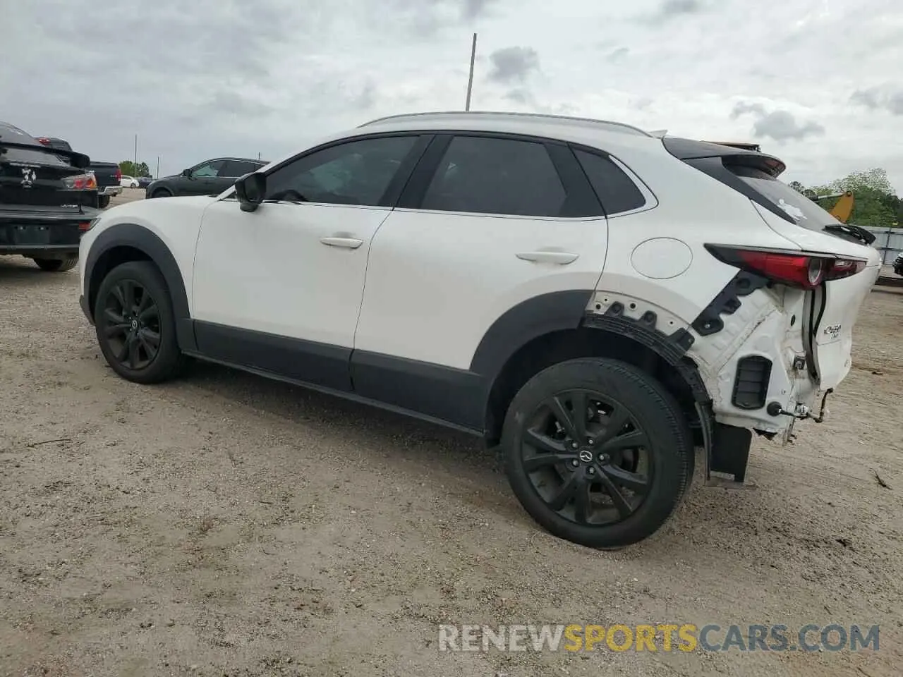 2 Photograph of a damaged car 3MVDMBEY0MM249142 MAZDA CX30 2021