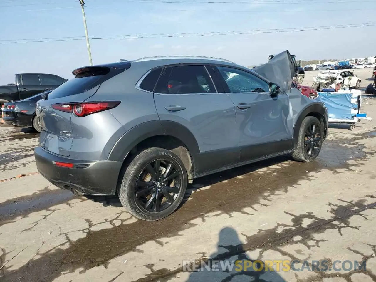 3 Photograph of a damaged car 3MVDMBEYXMM230372 MAZDA CX30 2021