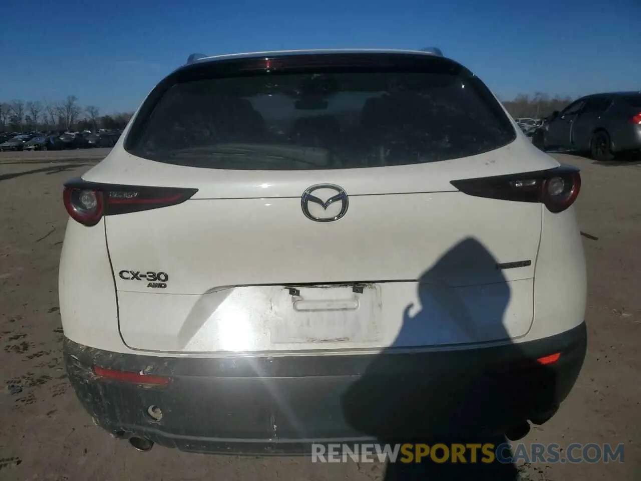 6 Photograph of a damaged car 3MVDMBBL7NM400276 MAZDA CX30 2022