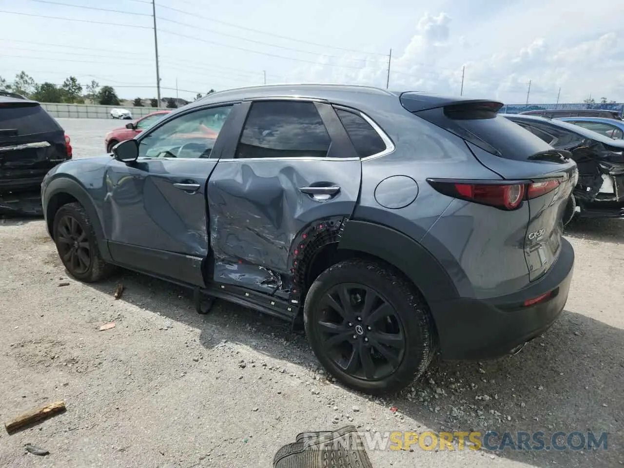 2 Photograph of a damaged car 3MVDMBCL8NM420177 MAZDA CX30 2022