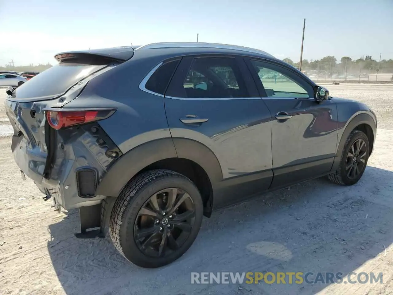 3 Photograph of a damaged car 3MVDMBCL9NM433987 MAZDA CX30 2022