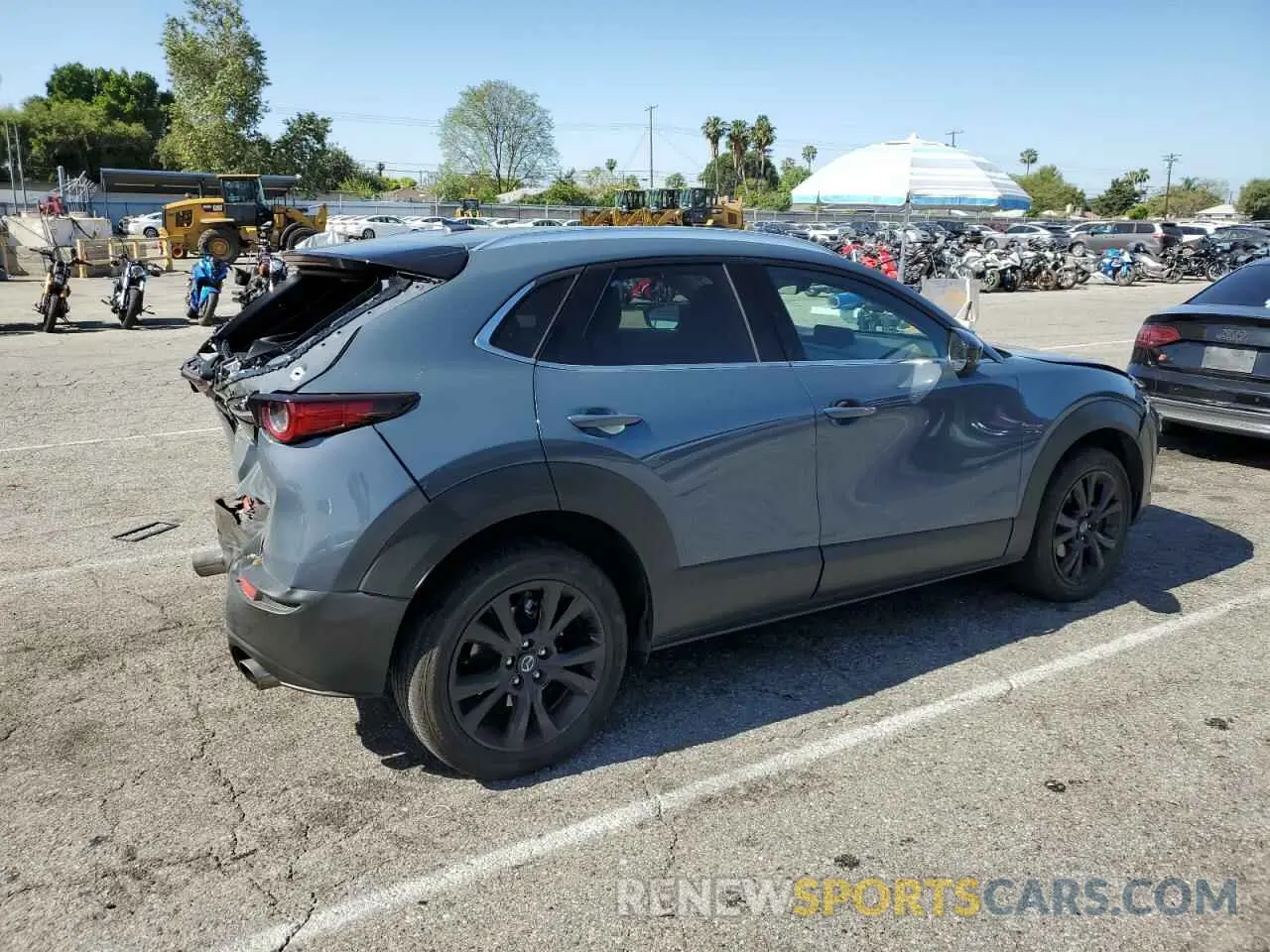 3 Photograph of a damaged car 3MVDMBDY5NM438081 MAZDA CX30 2022