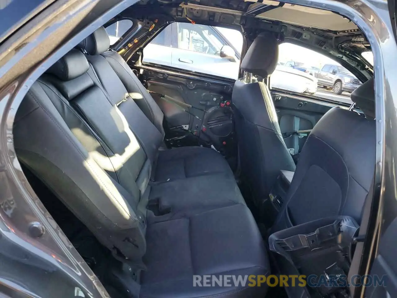 10 Photograph of a damaged car 3MVDMBEYXNM412364 MAZDA CX30 2022