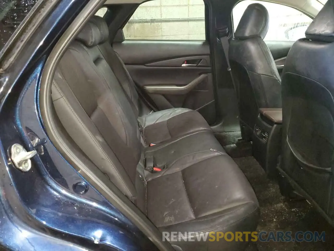 11 Photograph of a damaged car 3MVDMBEYXNM419525 MAZDA CX30 2022