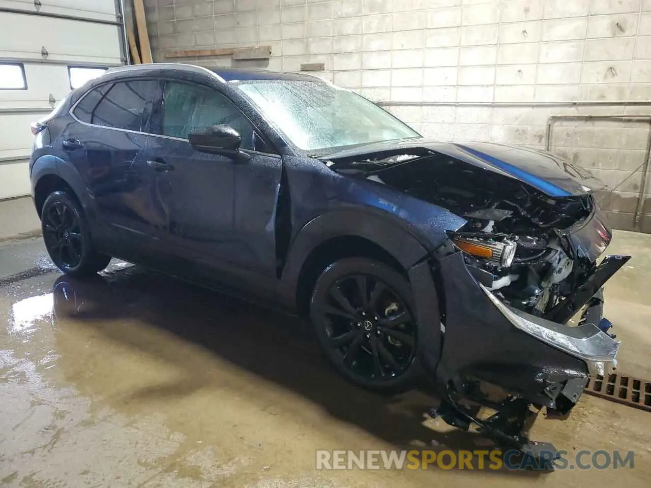 4 Photograph of a damaged car 3MVDMBEYXNM419525 MAZDA CX30 2022
