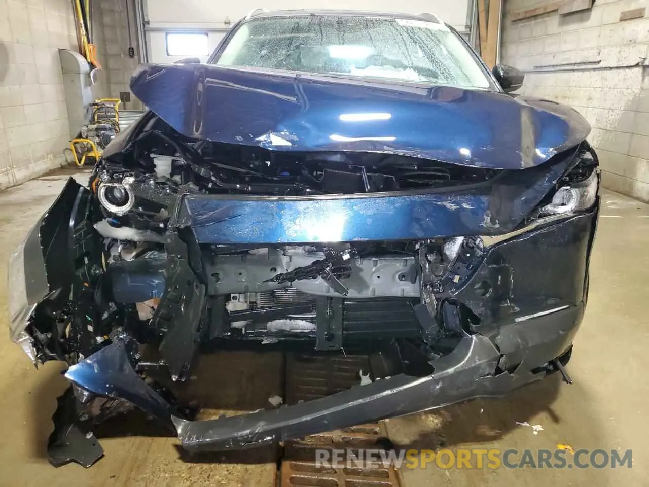 5 Photograph of a damaged car 3MVDMBEYXNM419525 MAZDA CX30 2022