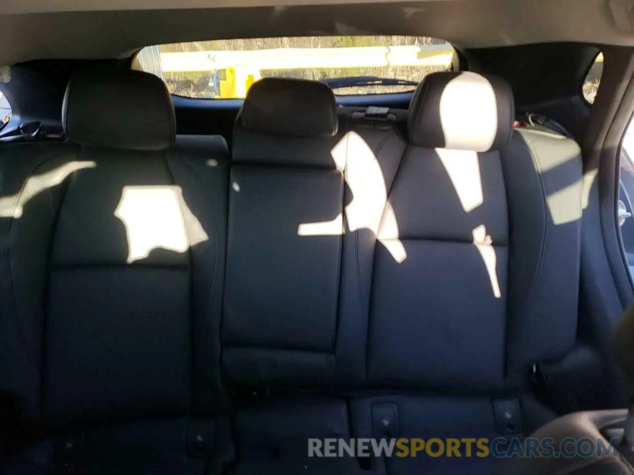 10 Photograph of a damaged car 3MVDMBEYXNM438365 MAZDA CX30 2022