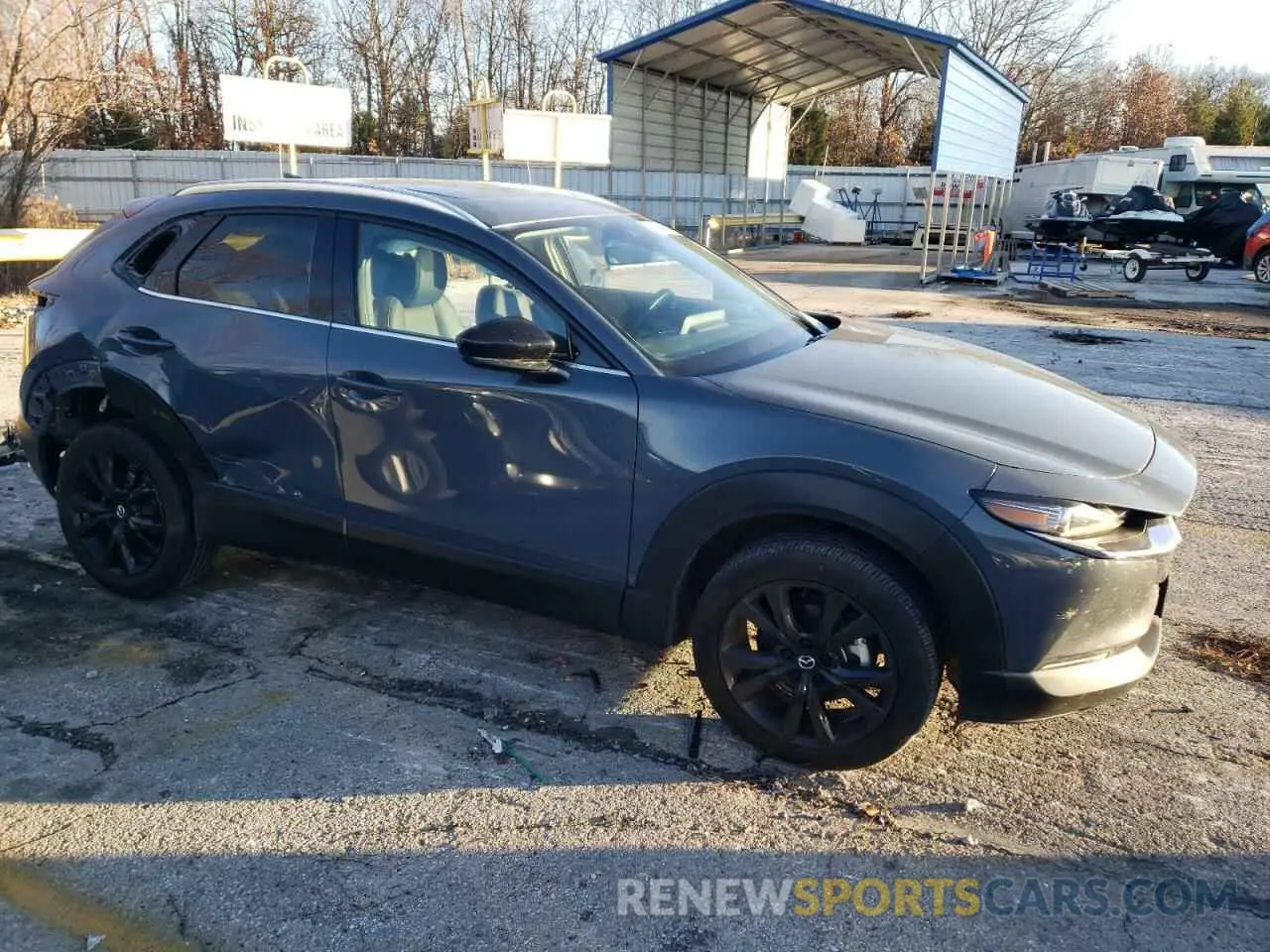 4 Photograph of a damaged car 3MVDMBEYXNM438365 MAZDA CX30 2022