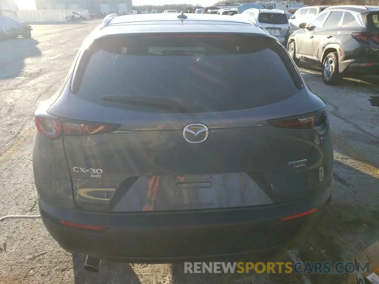 6 Photograph of a damaged car 3MVDMBEYXNM438365 MAZDA CX30 2022