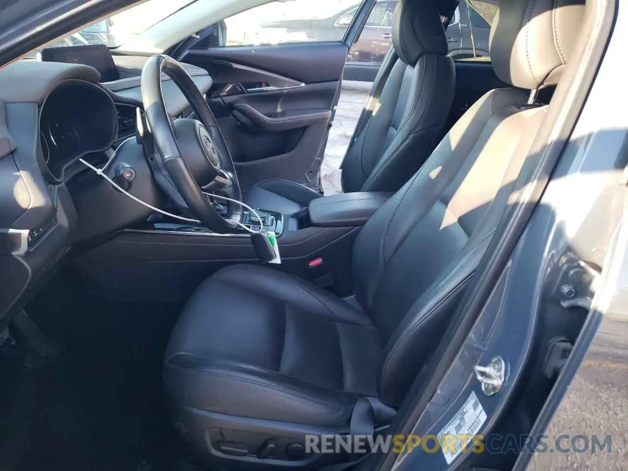 7 Photograph of a damaged car 3MVDMBEYXNM438365 MAZDA CX30 2022