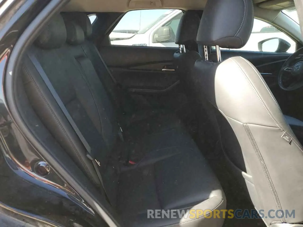 10 Photograph of a damaged car 3MVDMBBM3PM572395 MAZDA CX30 2023