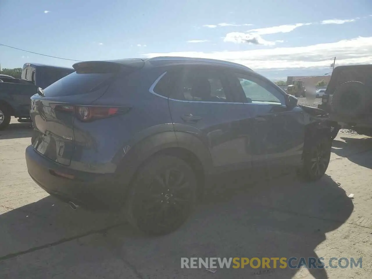 3 Photograph of a damaged car 3MVDMBCM6PM568193 MAZDA CX30 2023